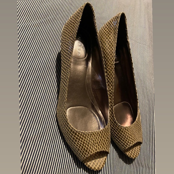 Calvin Klein snake skin print peep toe wedge heel - Picture 3 of 7
